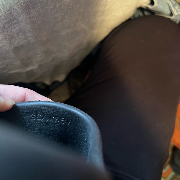 Sperry slides , black. M 6 / W 8. Like new - Picture 7 of 8